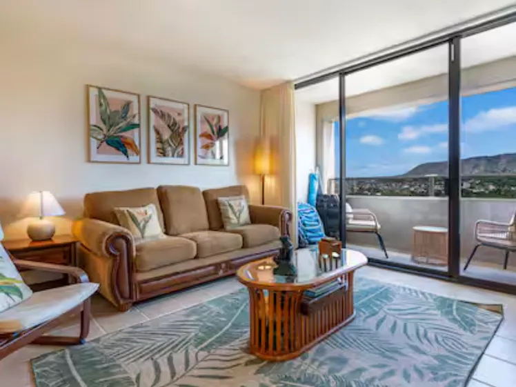 Condominio con arredamento in stile Hawaii tradizionale