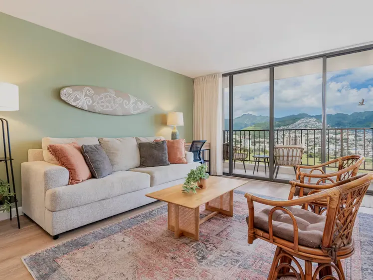 Studio con vista su Diamond Head e arredo moderno