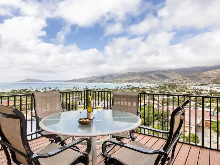 Casa con vista panoramica su Maunalua Bay e Diamond Head in lontananza