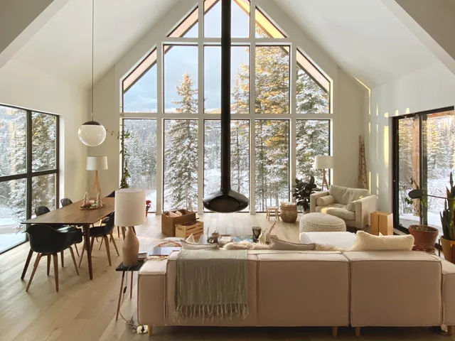 Sala familiare aperta color beige