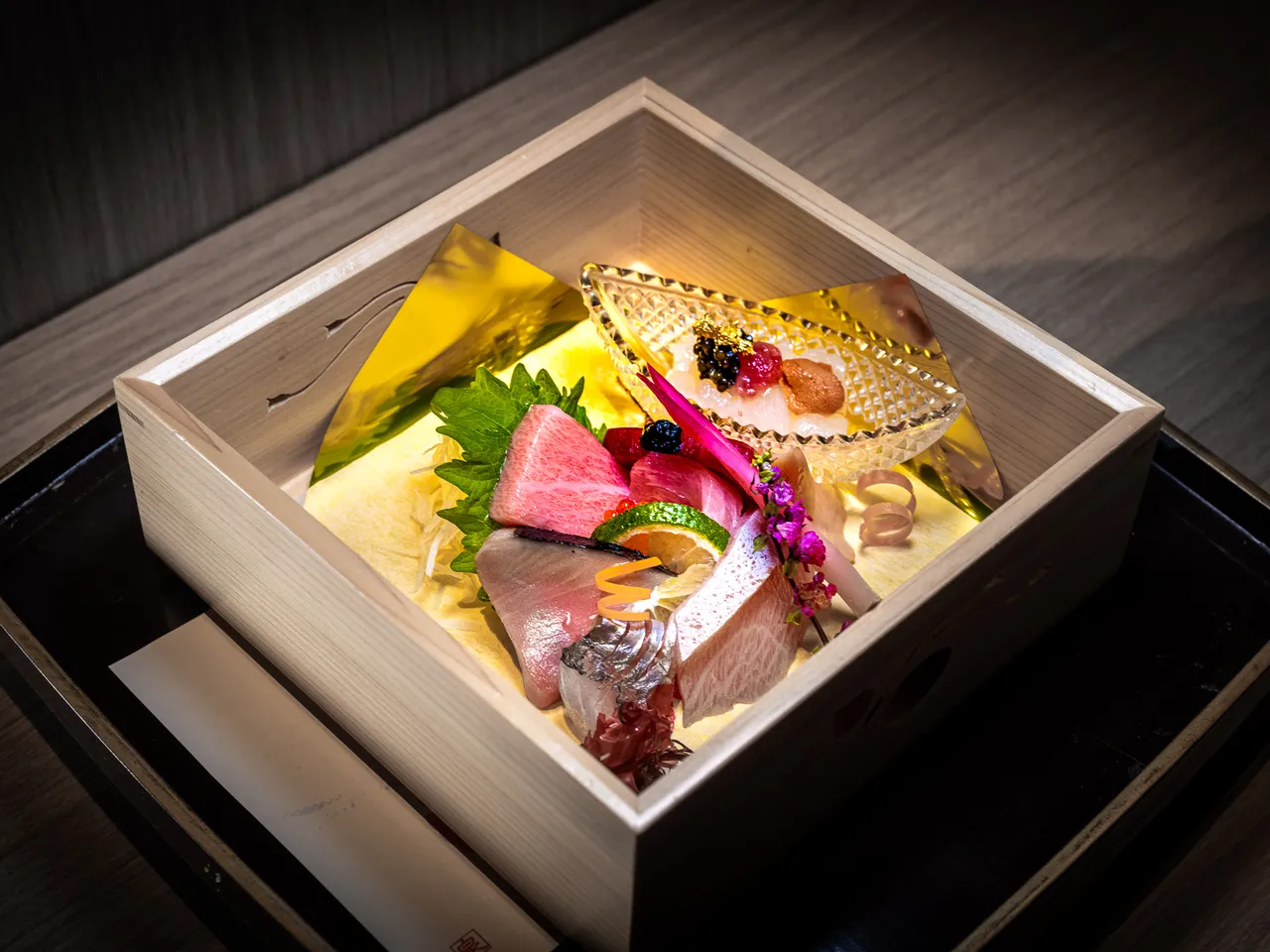 Bento di sashimi con ingredienti rari